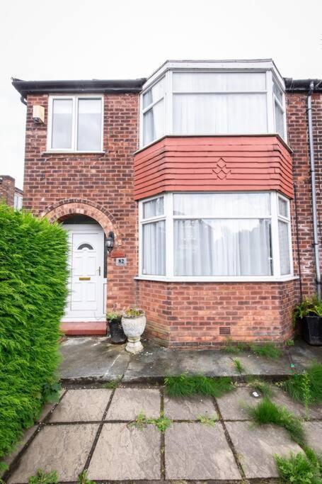 Windsor House 3 Bedrooms Sleeps 8 Manchester Bagian luar foto
