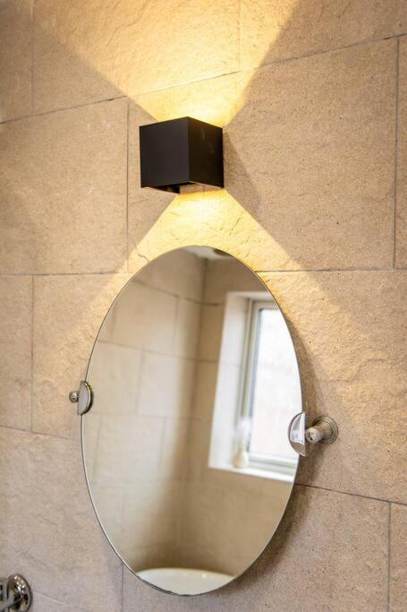 Windsor House 3 Bedrooms Sleeps 8 Manchester Bagian luar foto