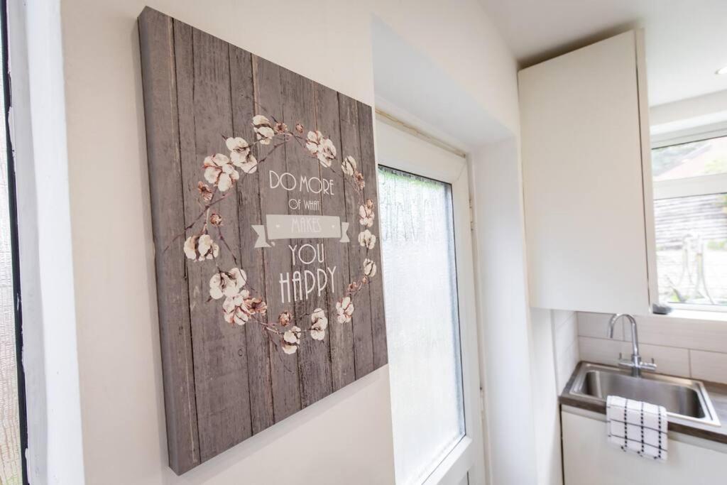 Windsor House 3 Bedrooms Sleeps 8 Manchester Bagian luar foto